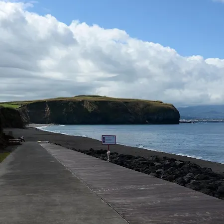 Surf Beach_santa Barbara Secret Gardens هيبيرا غْريندي